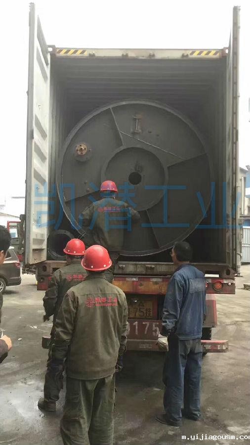 2.jpg 废油过滤设备装箱现场