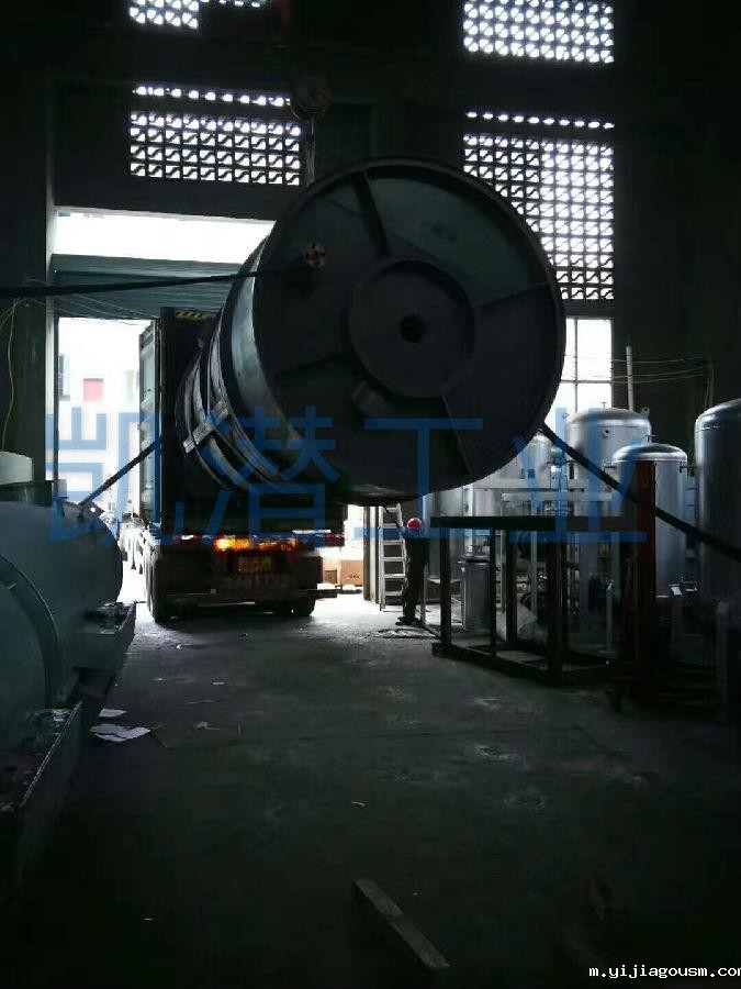 3.jpg 废油过滤设备装箱现场