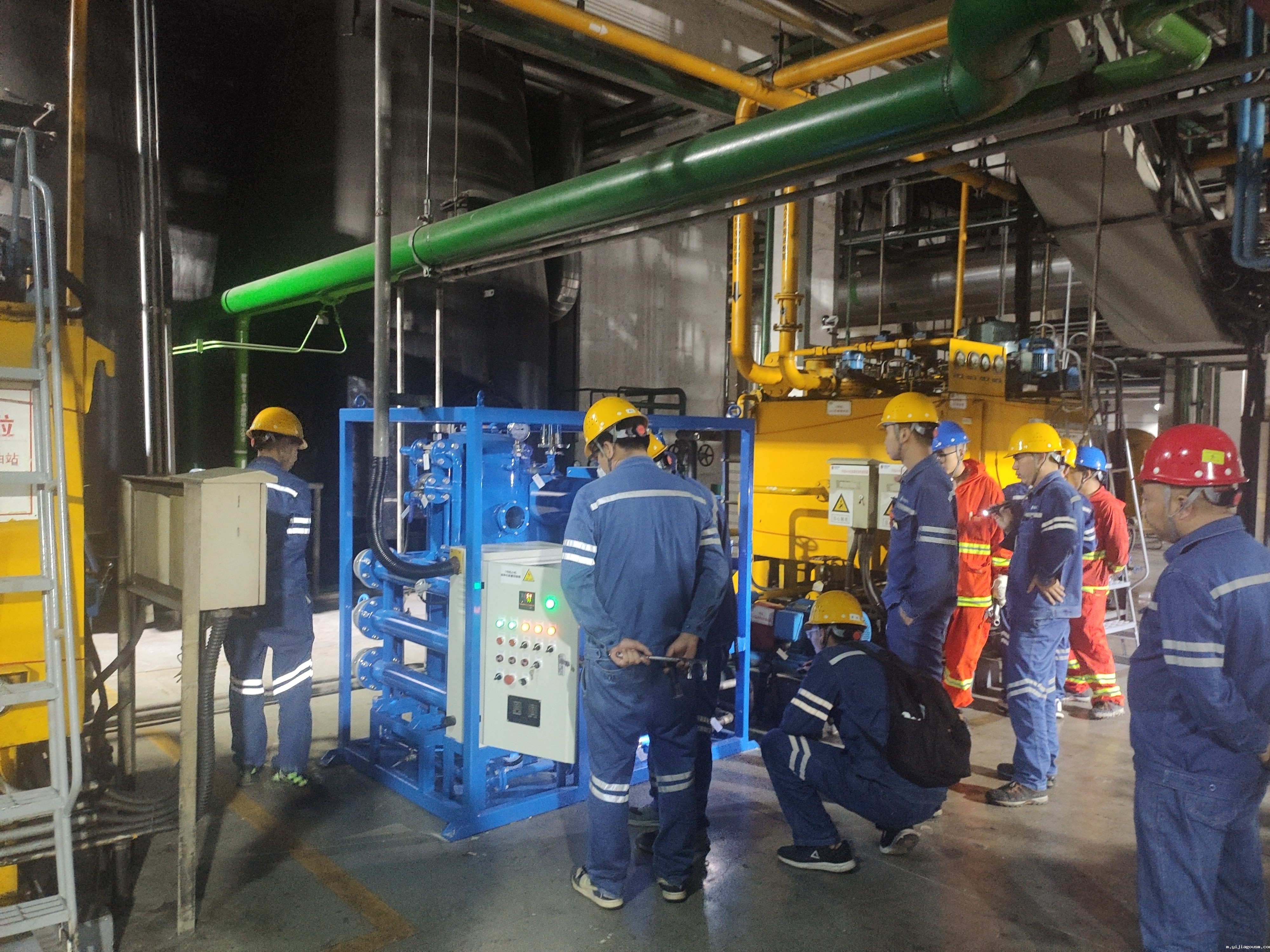 透平油真空聚结滤油机现场